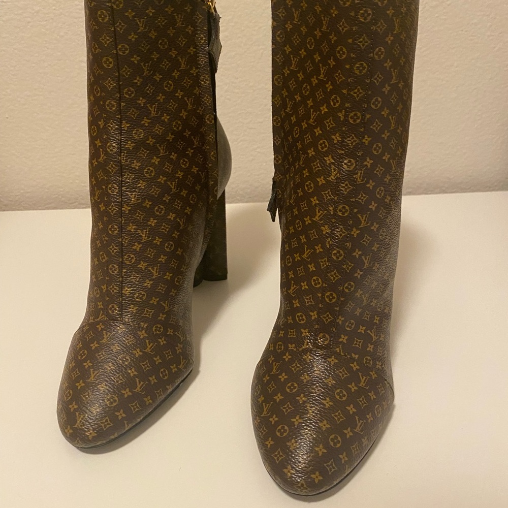 LV boots